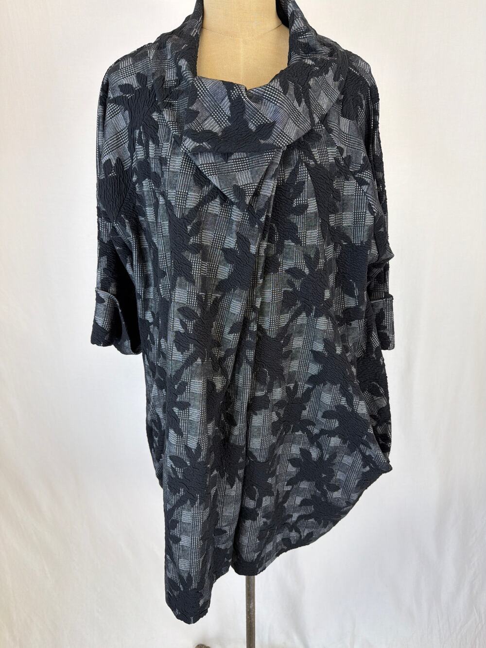 Comfy USA Black Textured  Jacket  Flocked Embroidery Pattern Large #0535